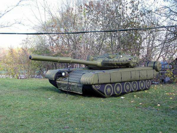 伊犁陆地军事假目标坦克